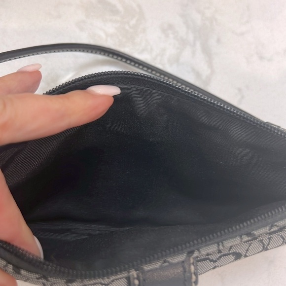 Coach Soho Black Signature C Jacquard Buckle Flap Wristlet NWOT - Picture 8 of 9